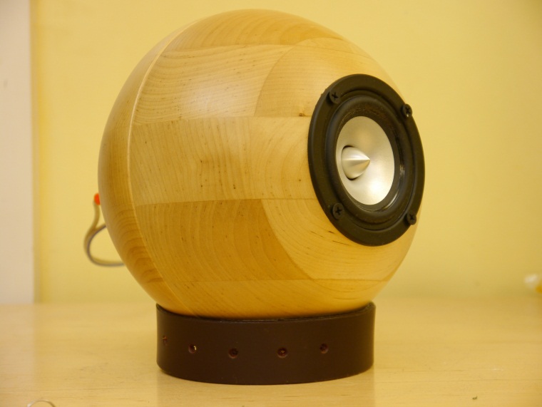 Round speaker